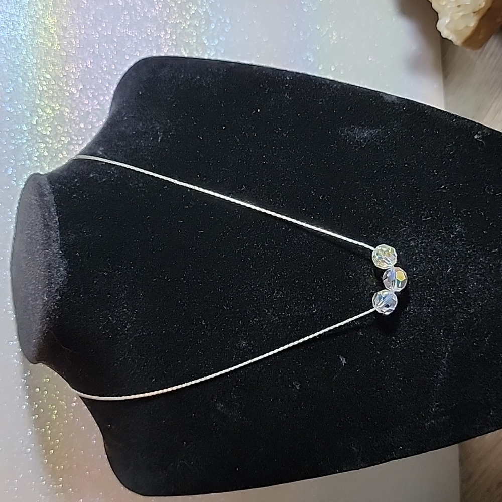 Simple and elegant necklace . Goes well with everything 😀!